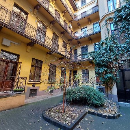 The Only Way Is Up! Apartman Budapest Kültér fotó