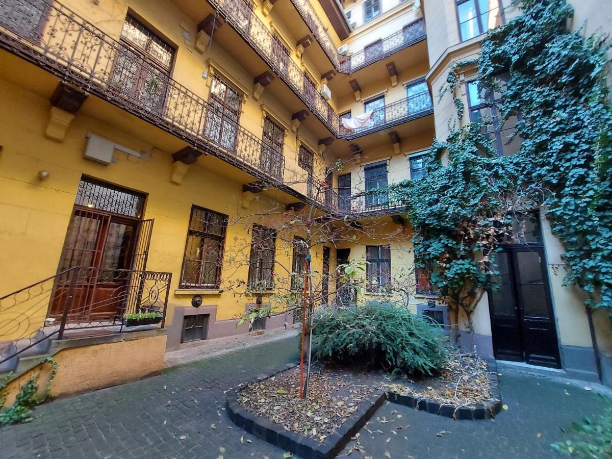 The Only Way Is Up! Apartman Budapest Kültér fotó